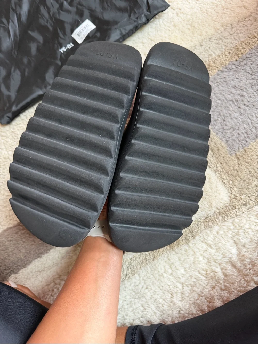 YZY YS-01 US M 7 Black Slide Sandal